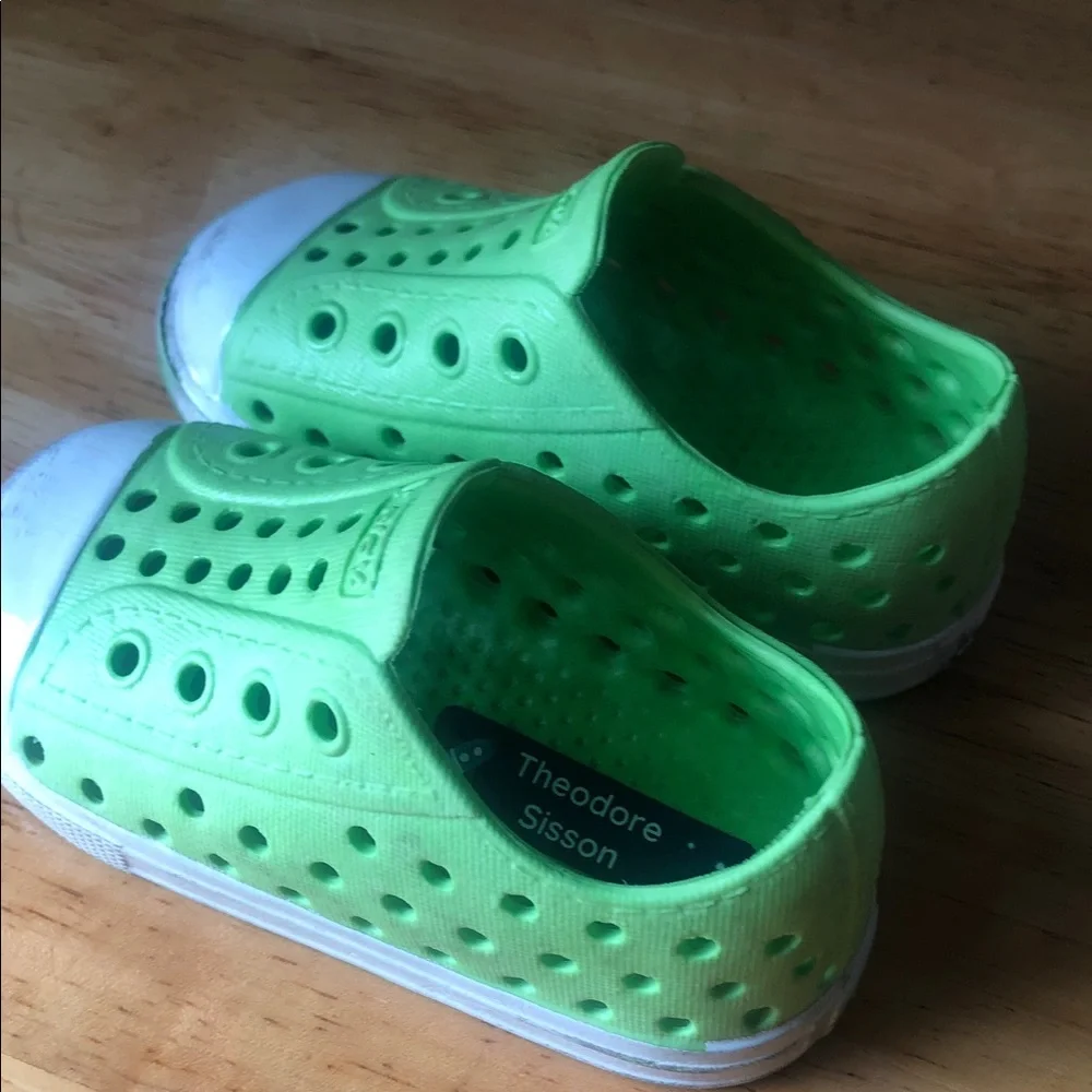 Kids I play Green Slip-On Water-Resistant Shoes